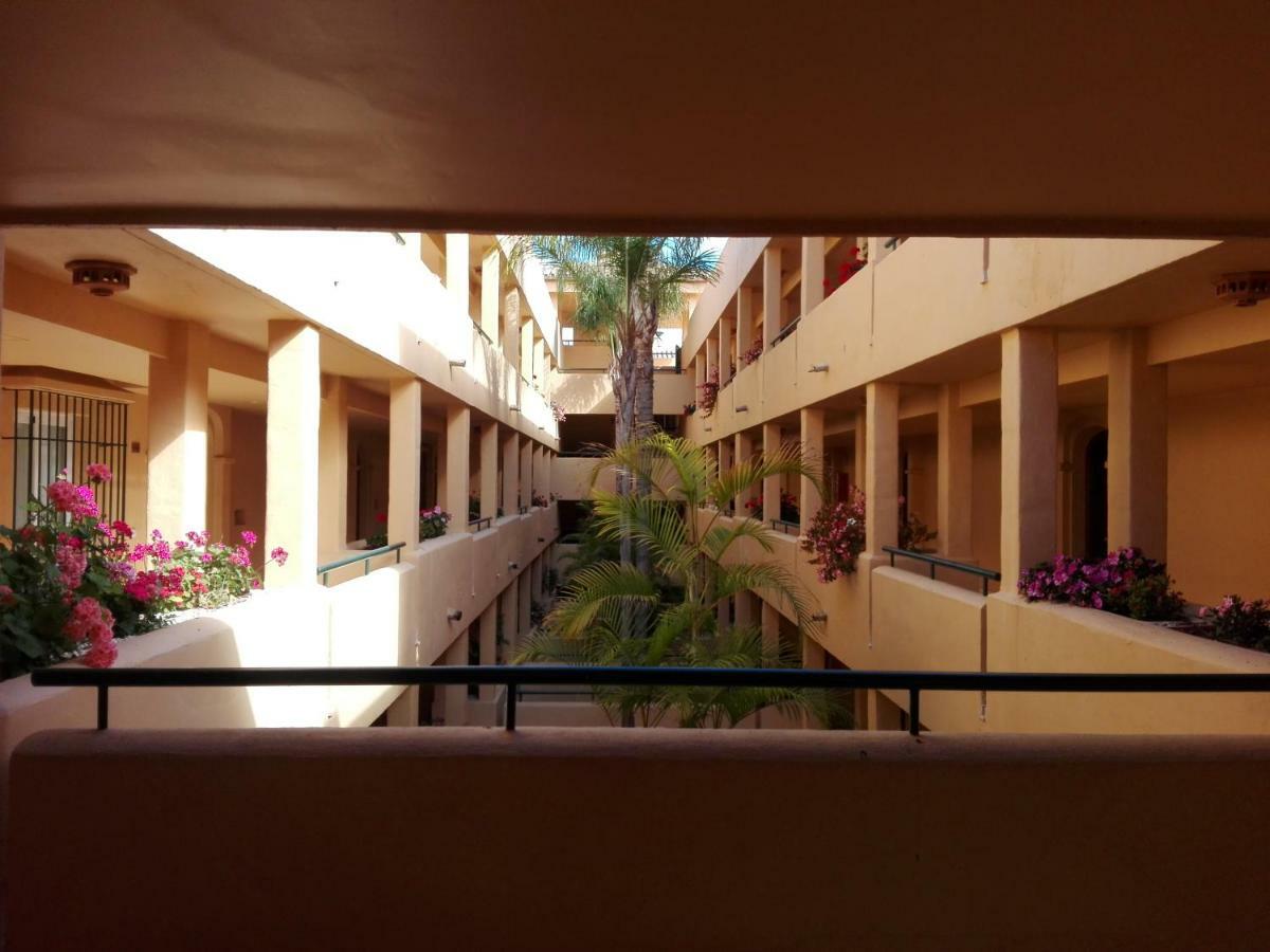 Apartamento En Los Patios De Santa Maria Golf Марбелья Экстерьер фото